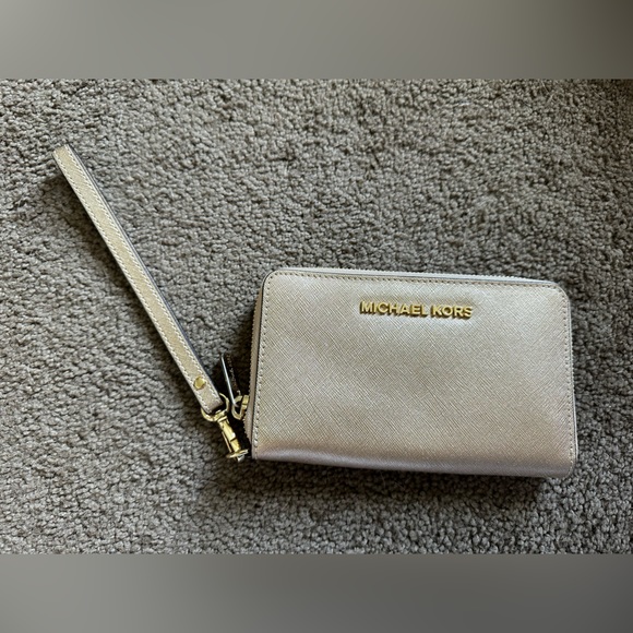 Gold Michael Kors wallet - Picture 1 of 2
